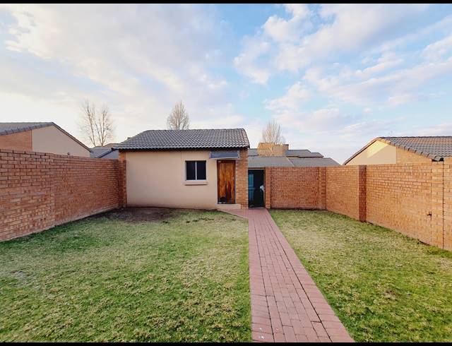 3 BEDROOM SIMPLEX TO LET IN NOORDWYK